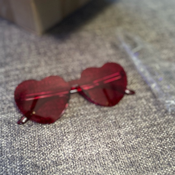 Heart-Shaped Red Sunglasses (12) - Picture 4 of 5